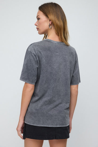 Einfaches T-Shirt mit Slogan-Aufdruck