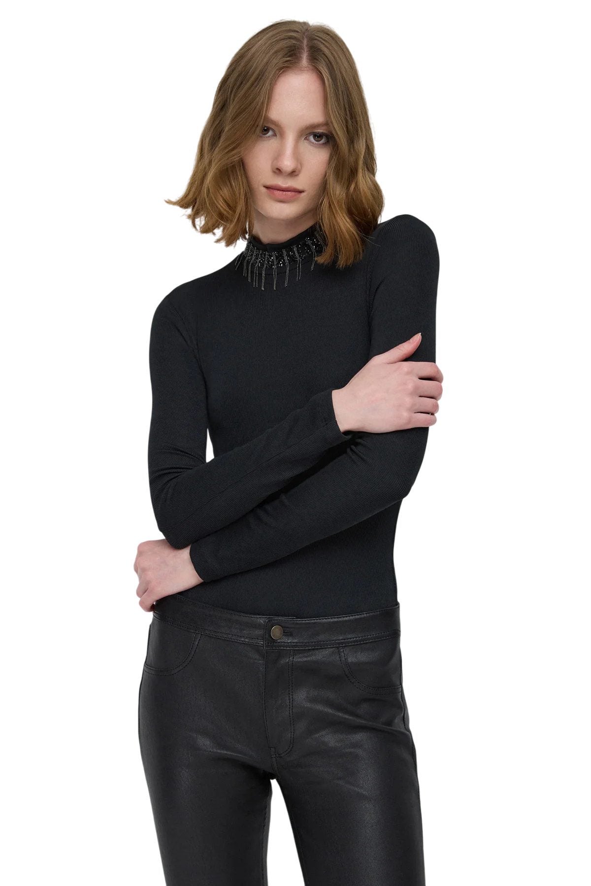 Bluse mit hohem Kragen und langen Ärmeln