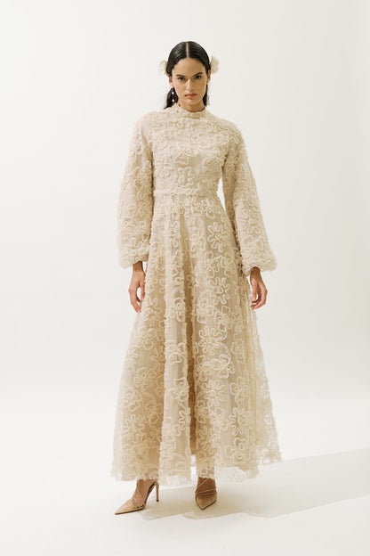 Puffiges, geblümtes, langärmeliges Abendkleid, schwarz.