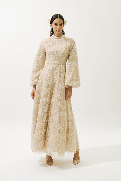 Puffiges, geblümtes, langärmeliges Abendkleid, schwarz.