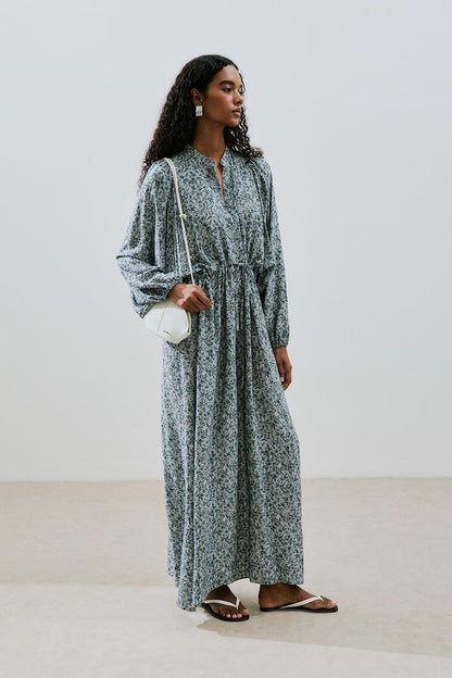 Gemustertes Viskosekleid zum Binden, Farbe: Lily Indigo