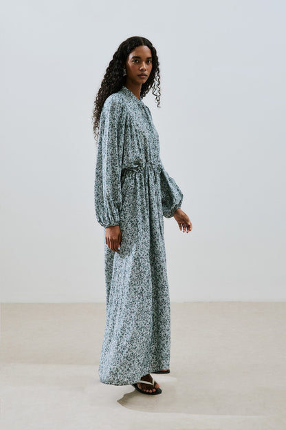 Gemustertes Viskosekleid zum Binden, Farbe: Lily Indigo