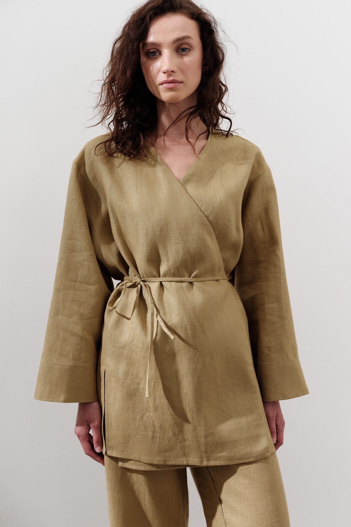 Kimono aus Leinen mit Wickelverschluss, schwarz