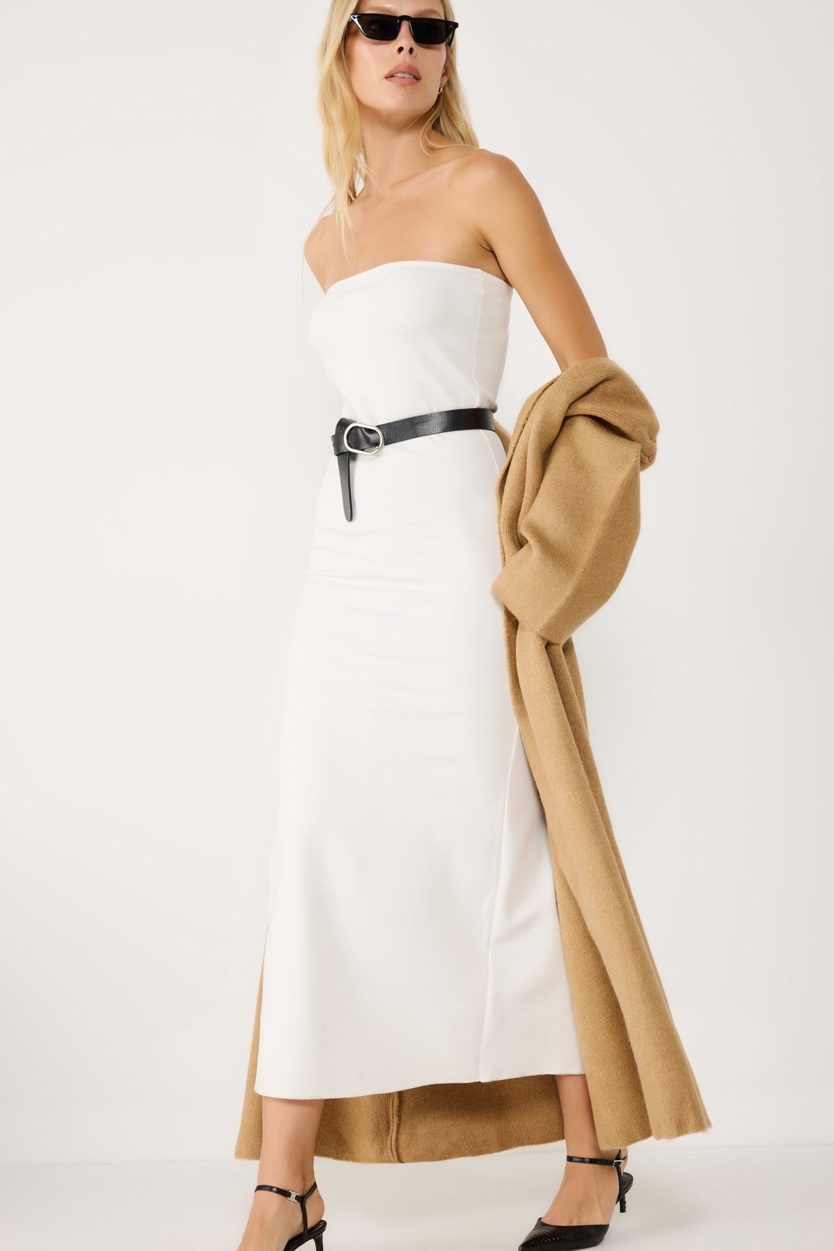 Trägerloses Midikleid mit geradem Schnitt