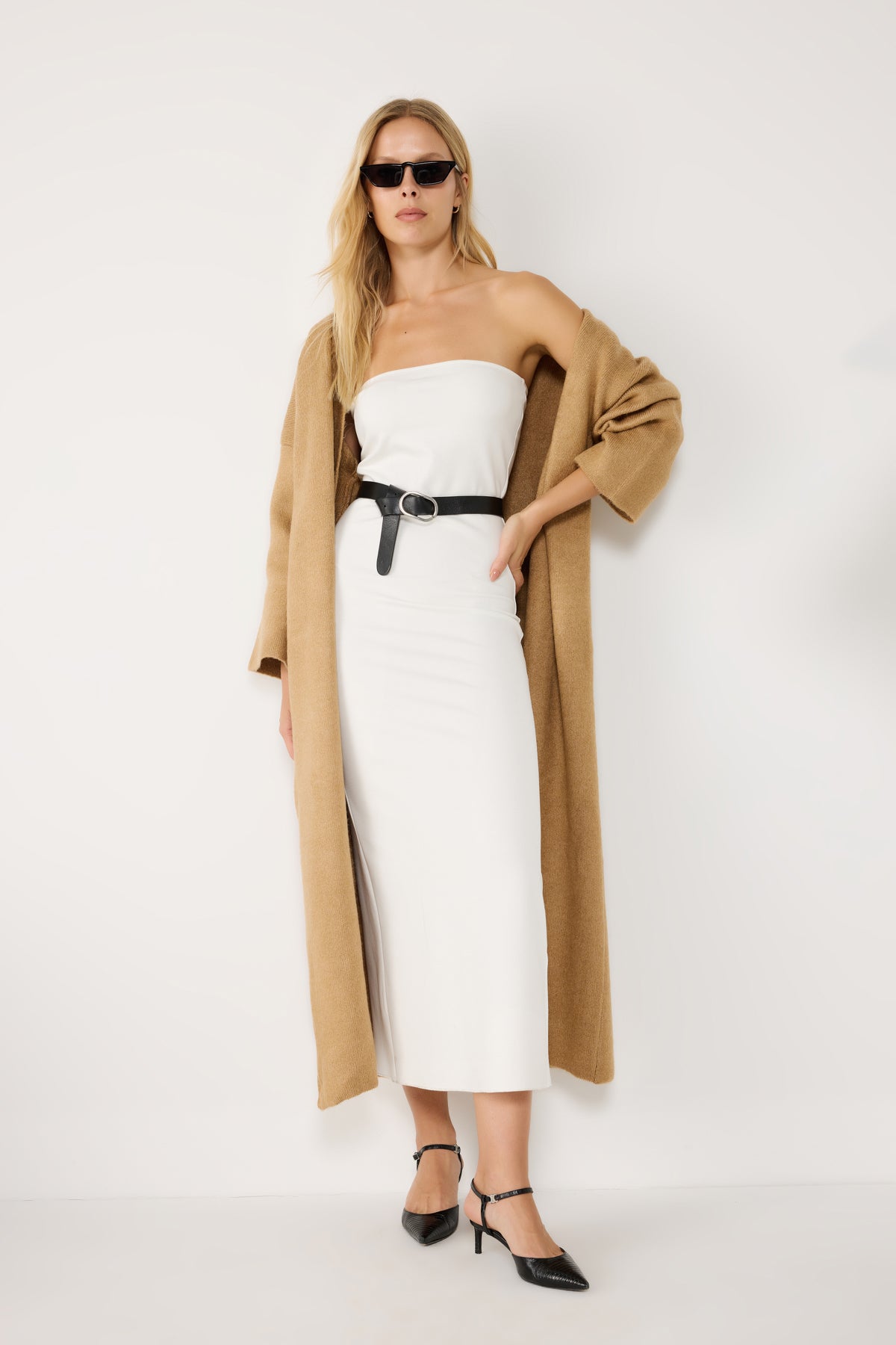 Trägerloses Midikleid mit geradem Schnitt