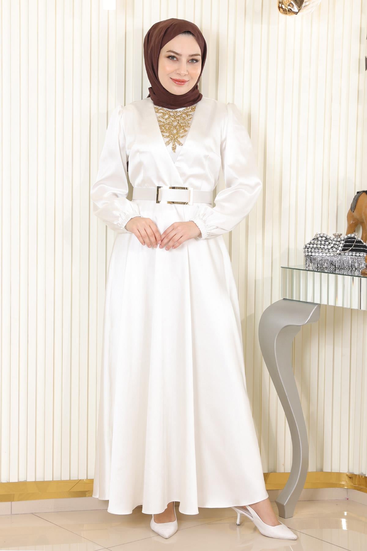 Abendkleid mit Steinverzierung