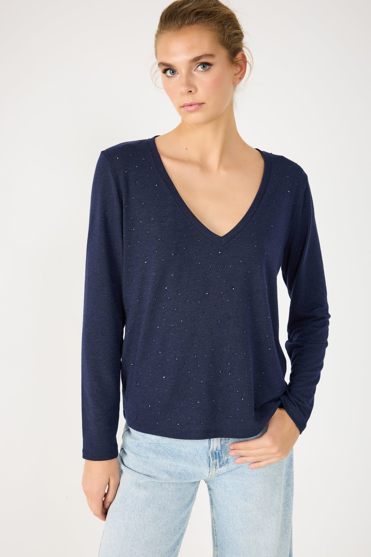 Bluse mit Steinverzierungen
