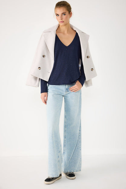 Bluse mit Steinverzierungen