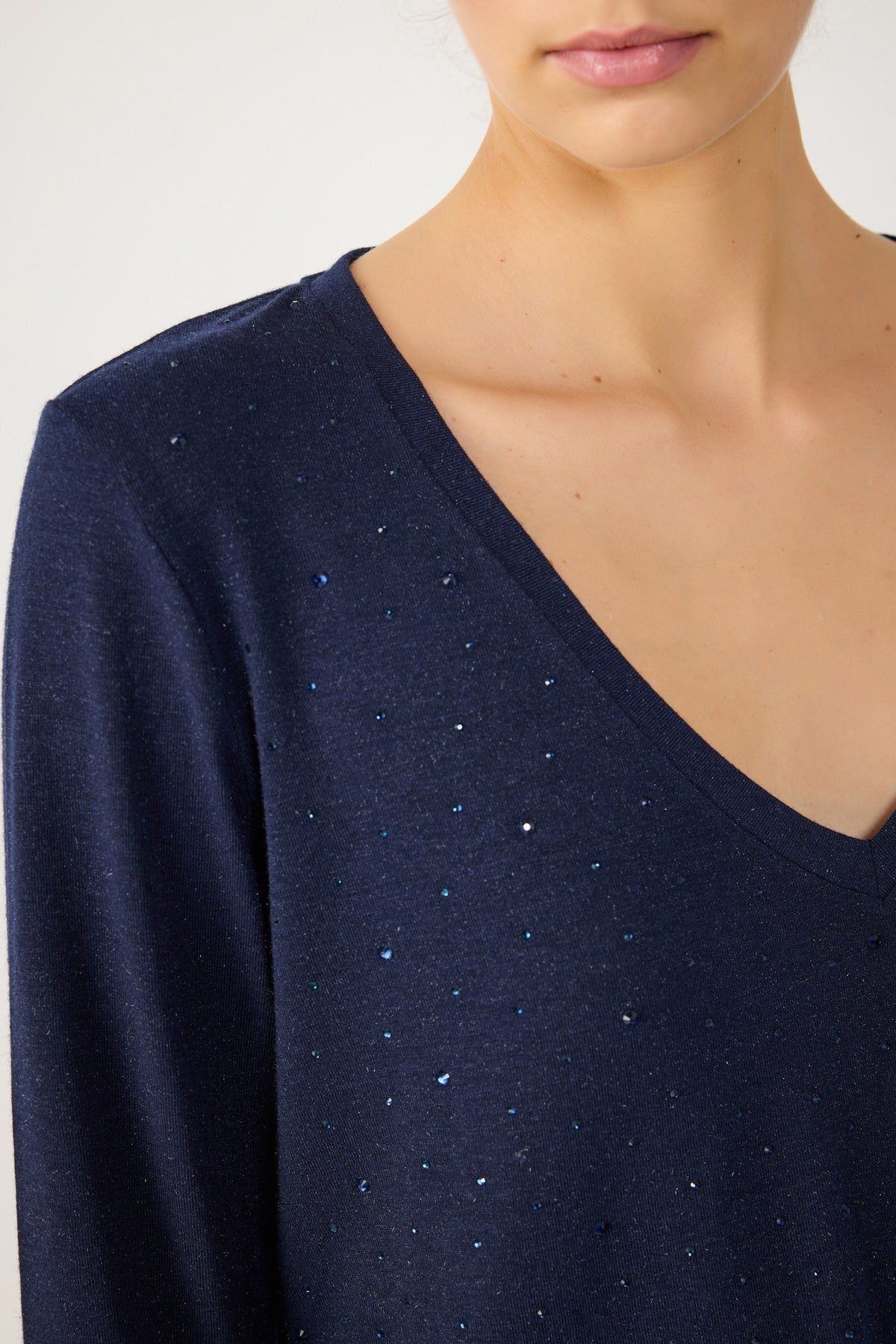 Bluse mit Steinverzierungen