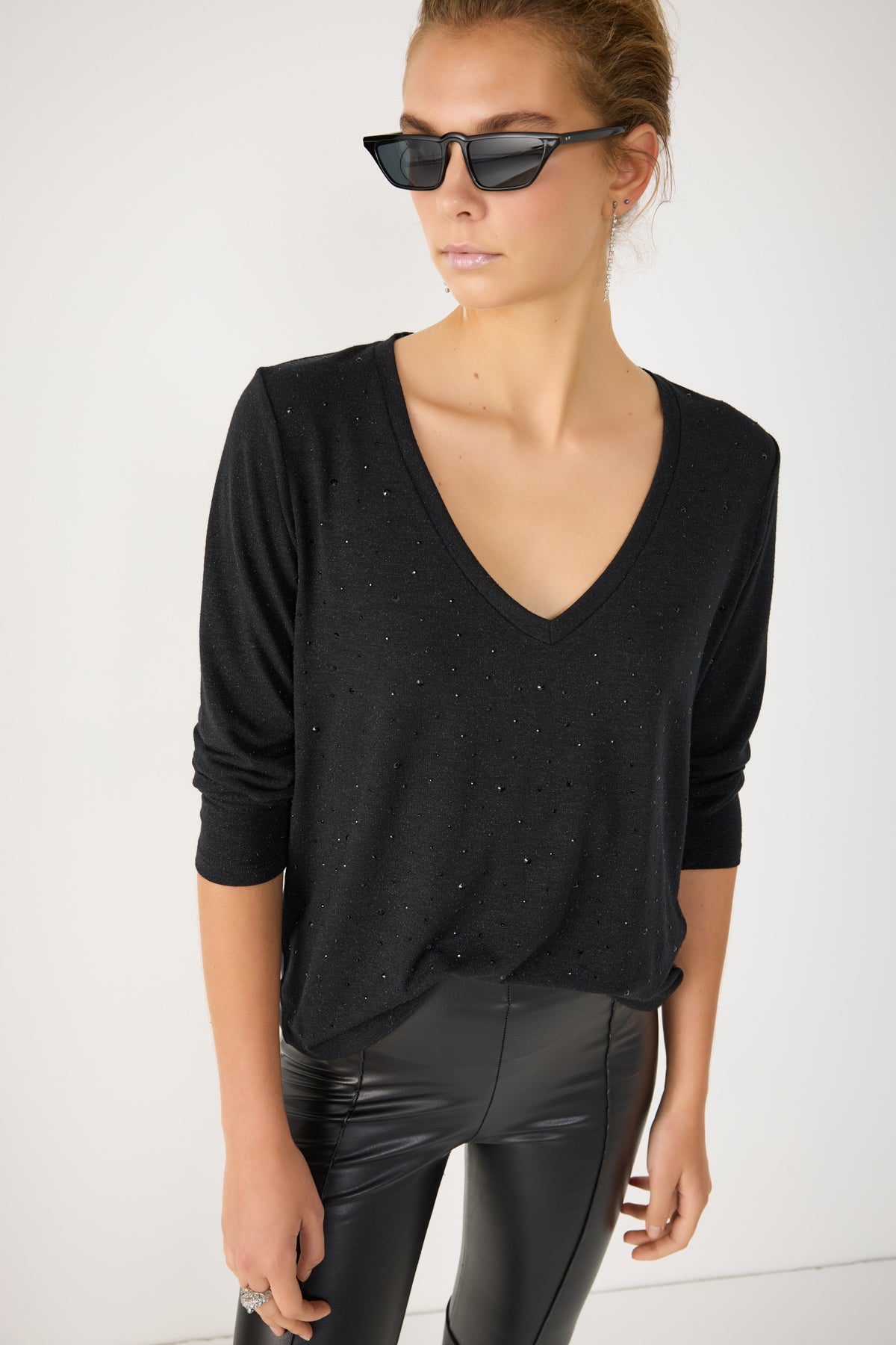 Bluse mit Steinverzierungen