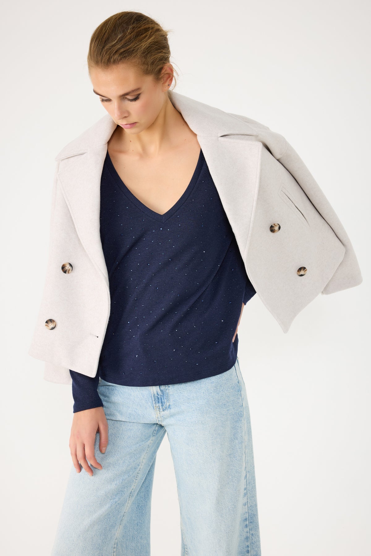 Bluse mit Steinverzierungen