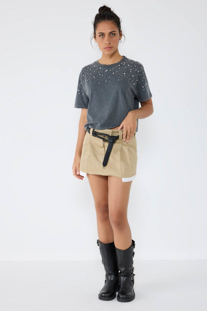 Crop-T-Shirt mit Steinverzierungen