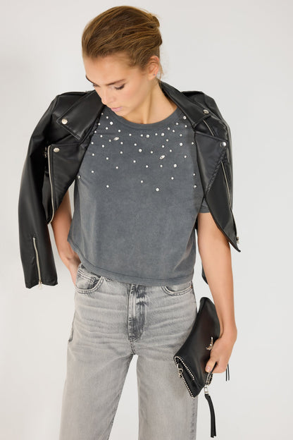 Crop-T-Shirt mit Steinverzierungen