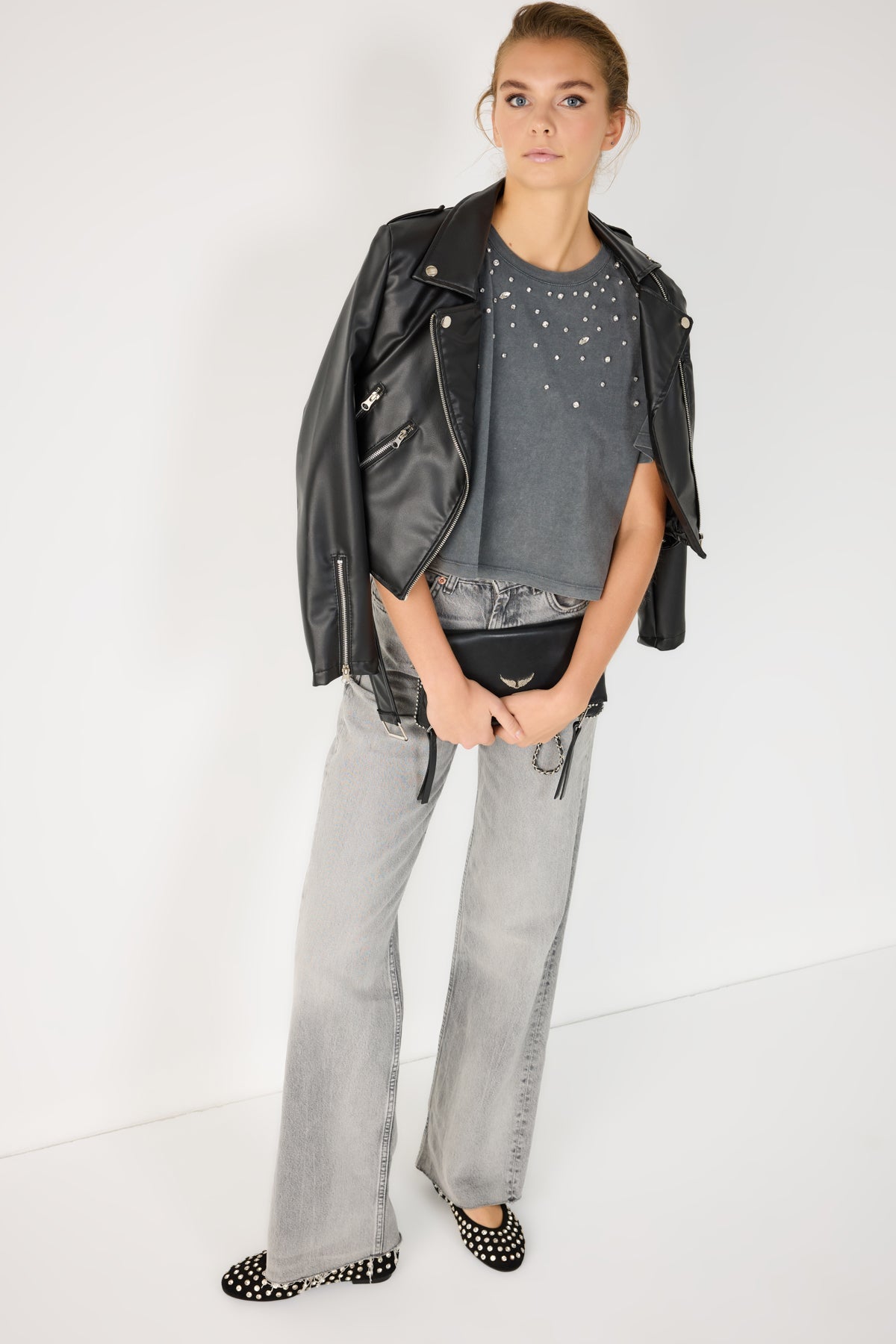 Crop-T-Shirt mit Steinverzierungen