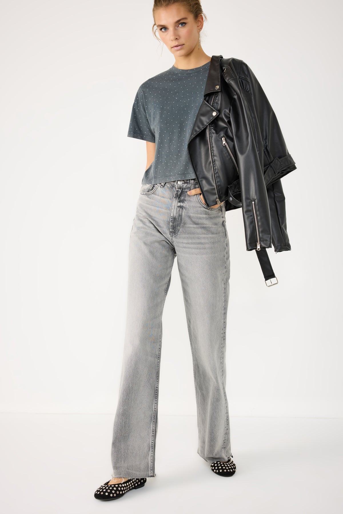 Crop-T-Shirt mit Steinverzierungen