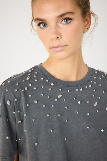 Crop-T-Shirt mit Steinverzierungen
