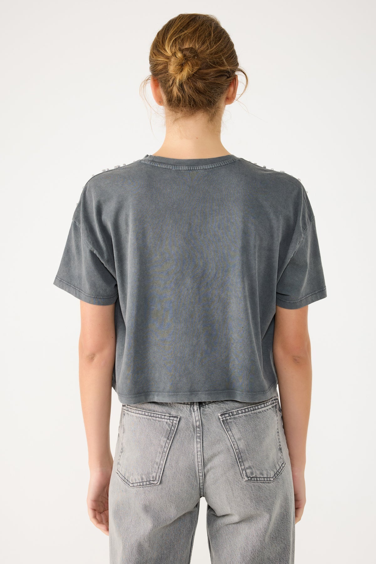 Crop-T-Shirt mit Steinverzierungen