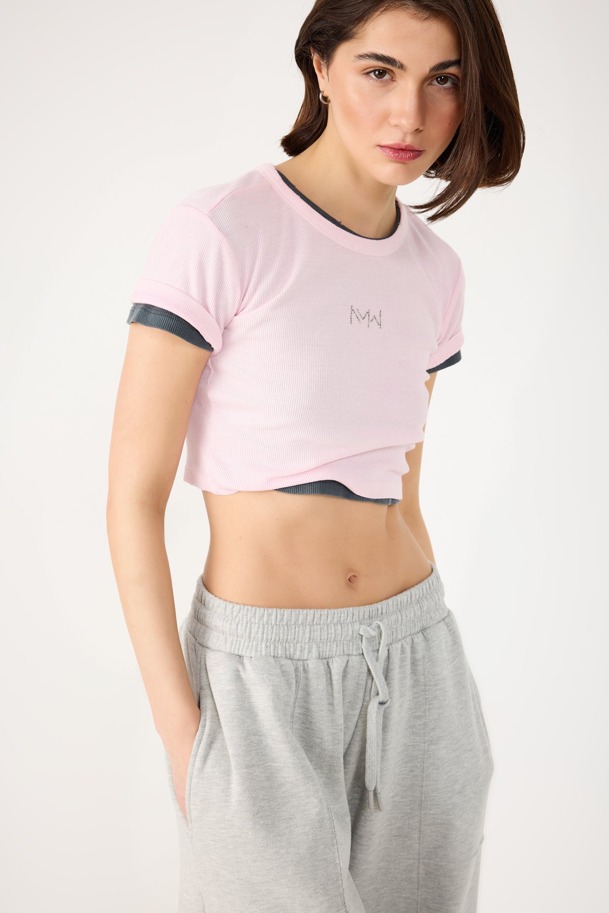 Crop-T-Shirt mit Steinverzierungen und Rippenmuster