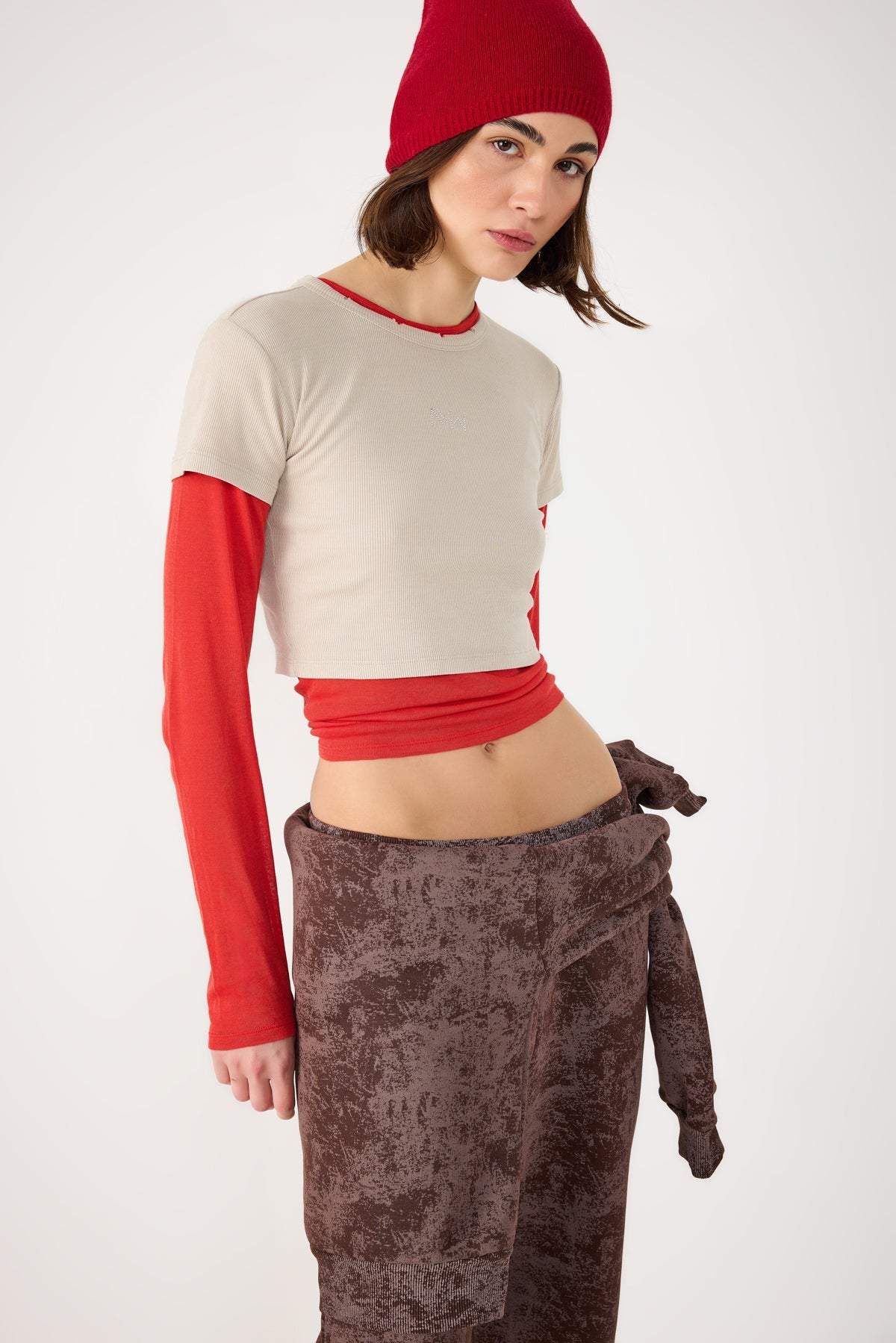 Crop-T-Shirt mit Steinverzierungen und Rippenmuster