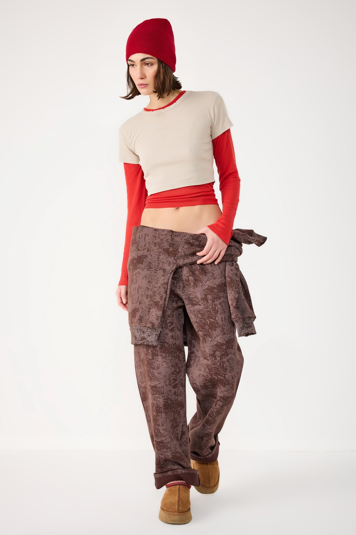 Crop-T-Shirt mit Steinverzierungen und Rippenmuster