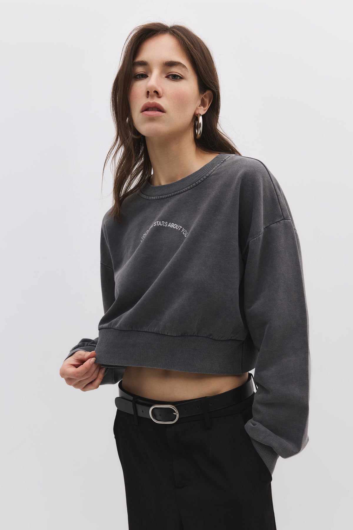 Sweatshirt mit Steinverzierungen