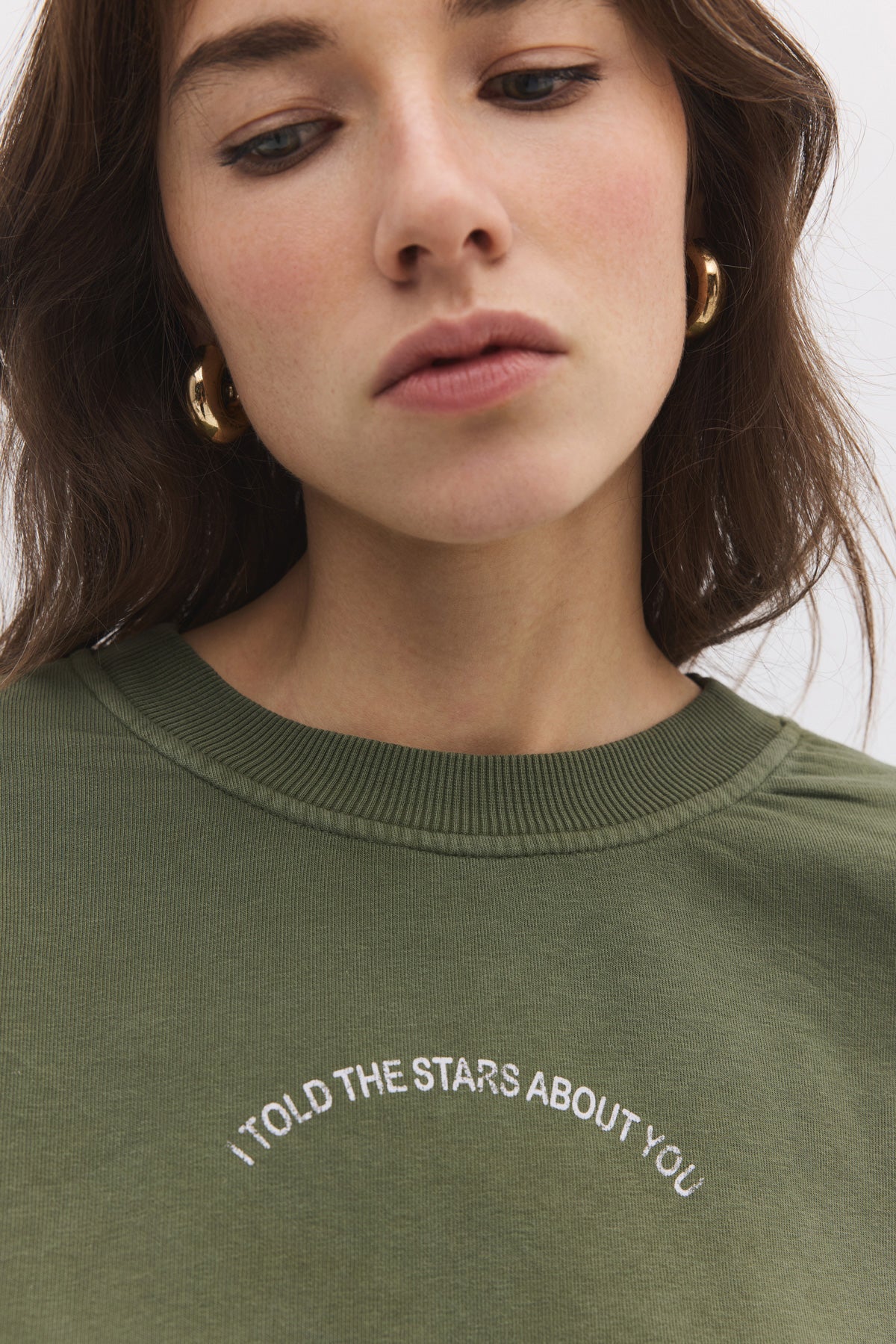 Sweatshirt mit Steinverzierungen