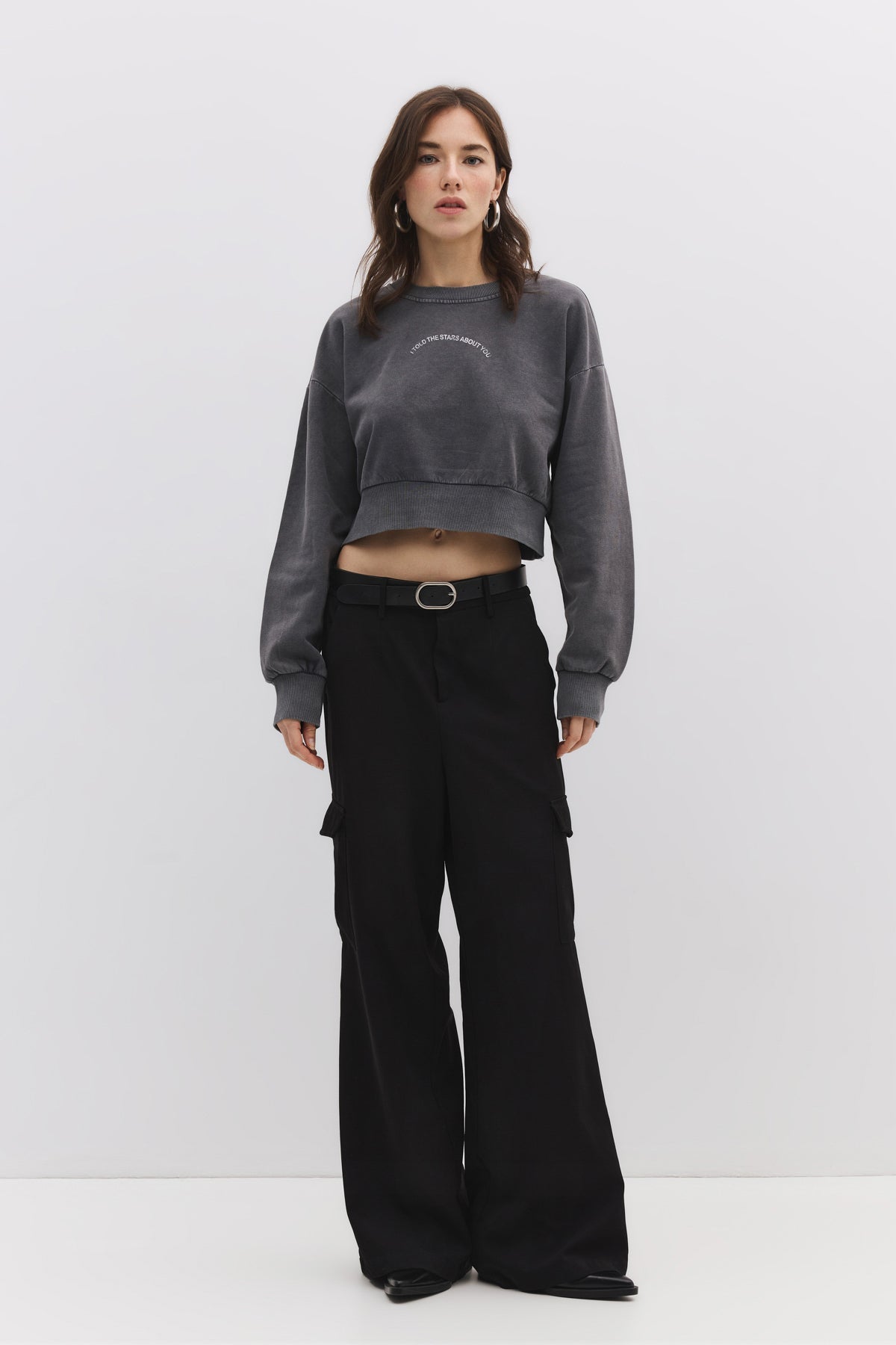 Sweatshirt mit Steinverzierungen