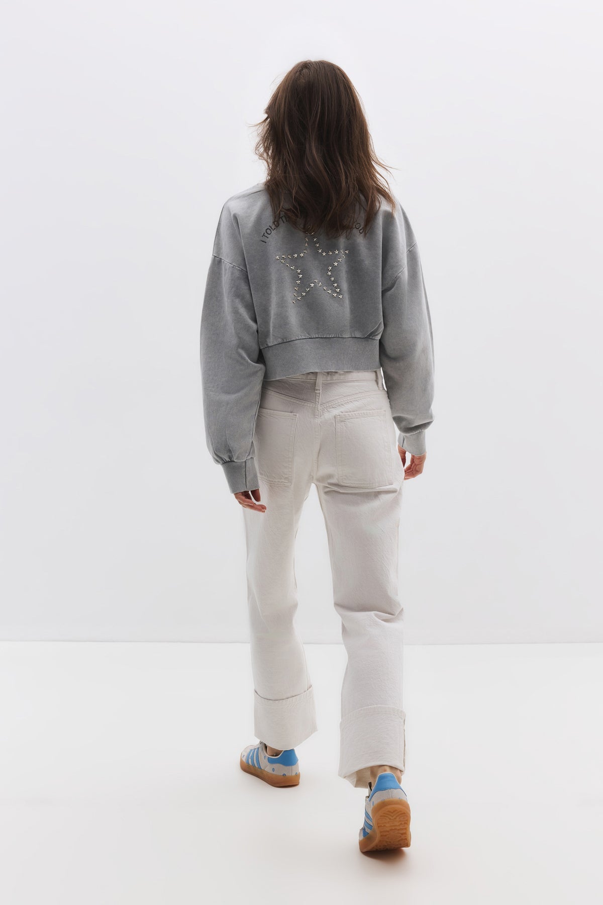 Sweatshirt mit Steinverzierungen