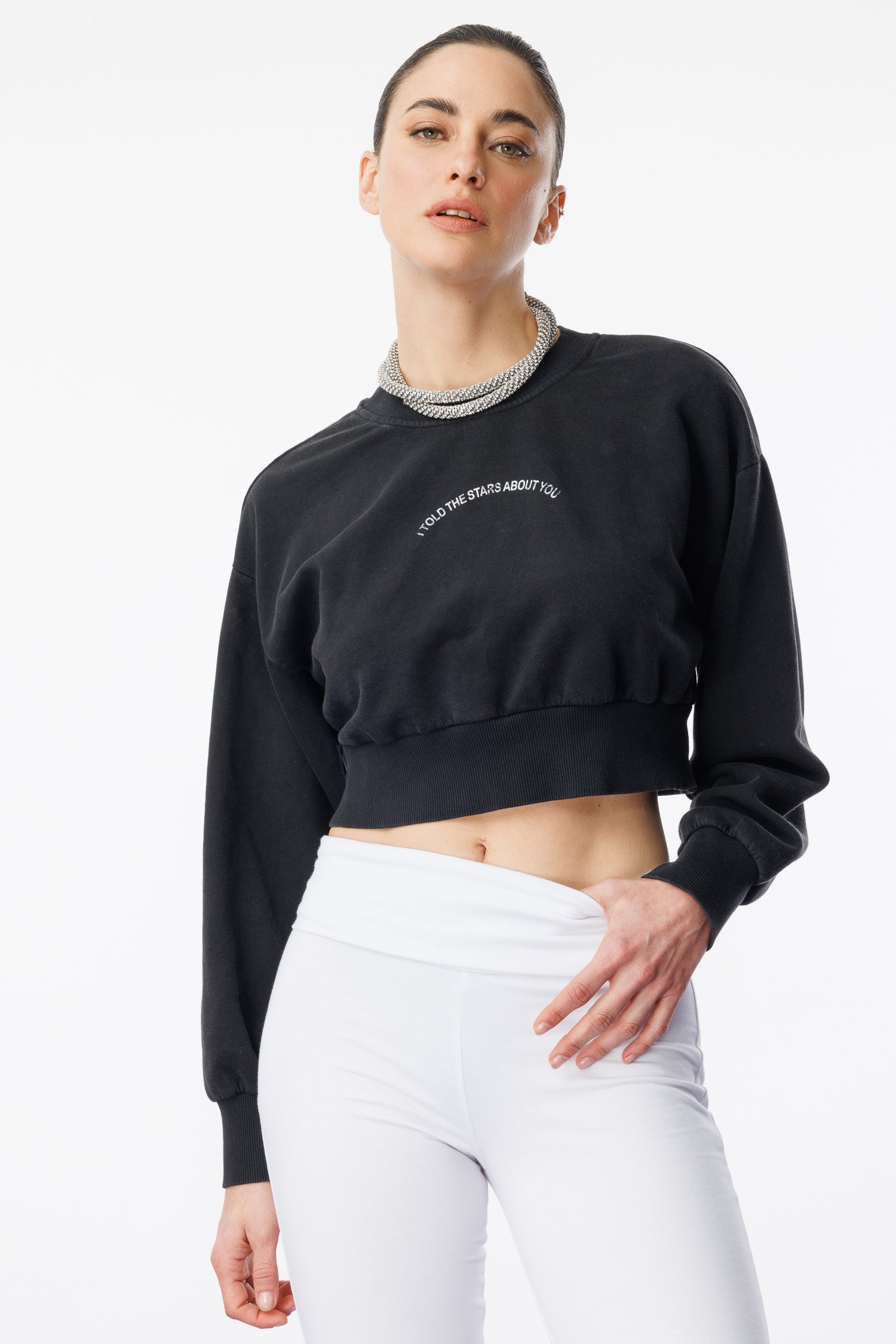 Sweatshirt mit Steinverzierungen
