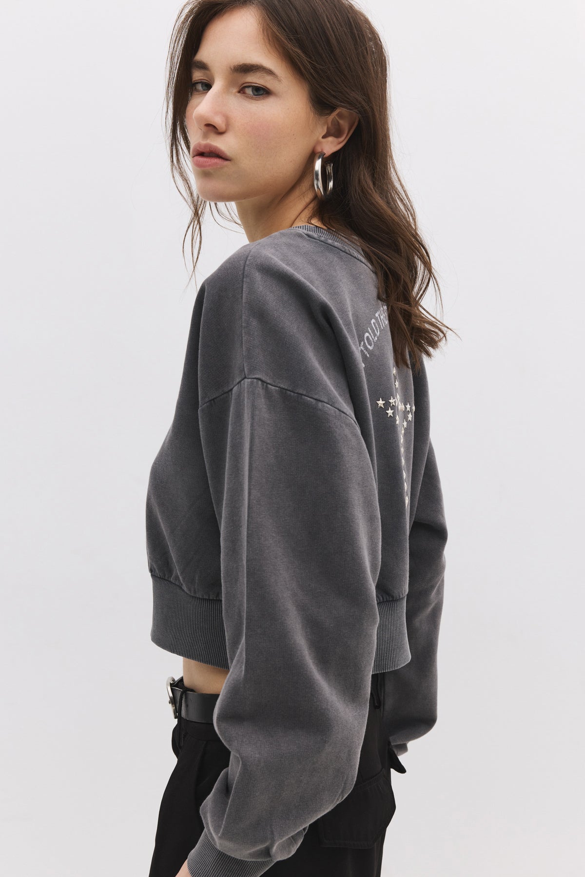 Sweatshirt mit Steinverzierungen