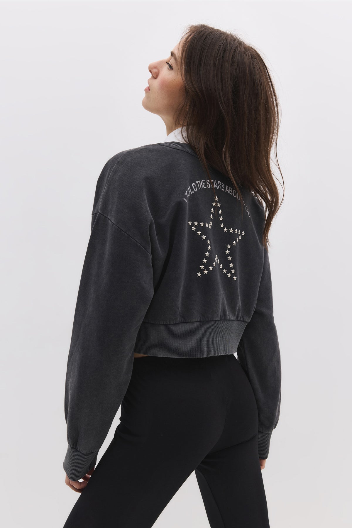 Sweatshirt mit Steinverzierungen