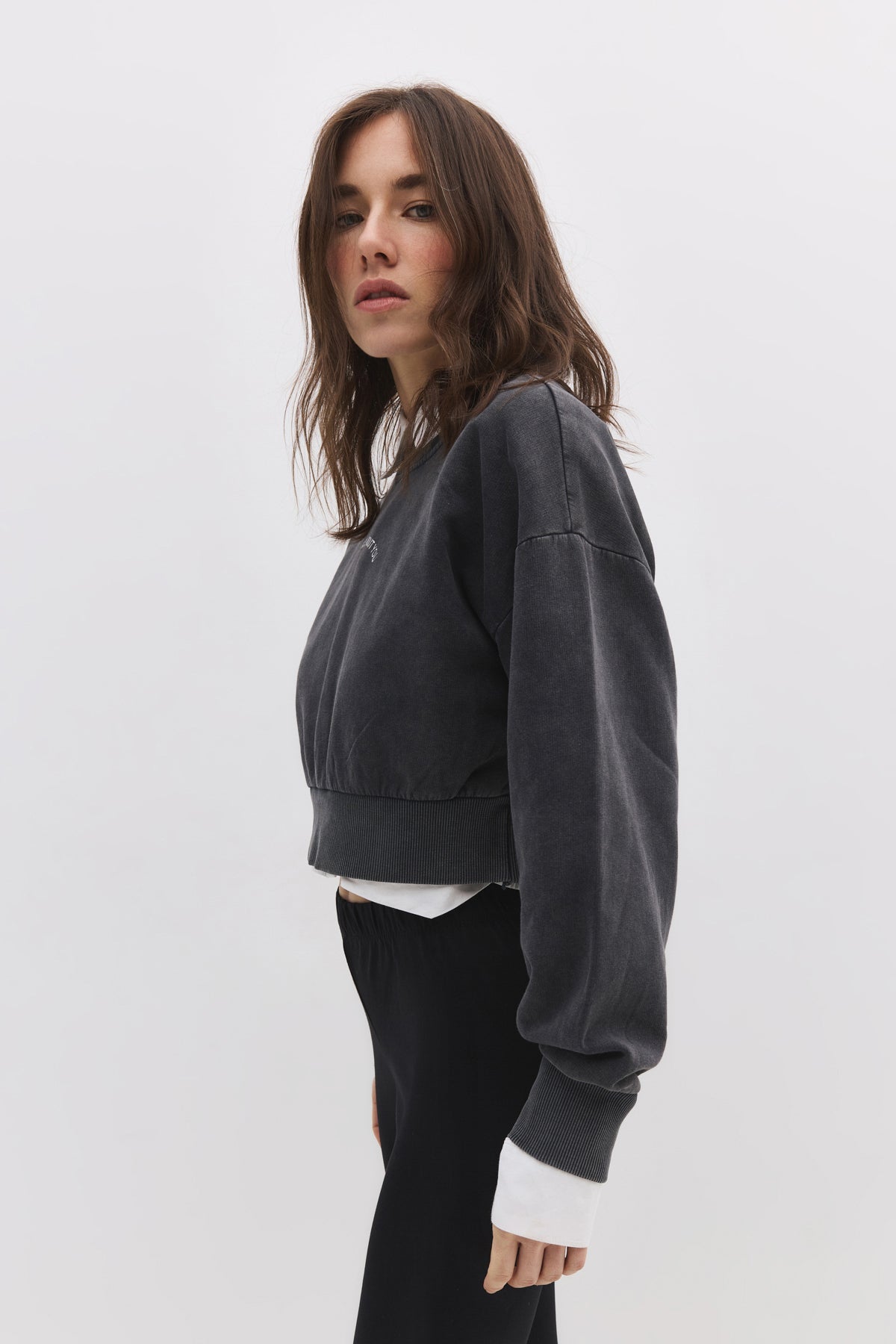 Sweatshirt mit Steinverzierungen