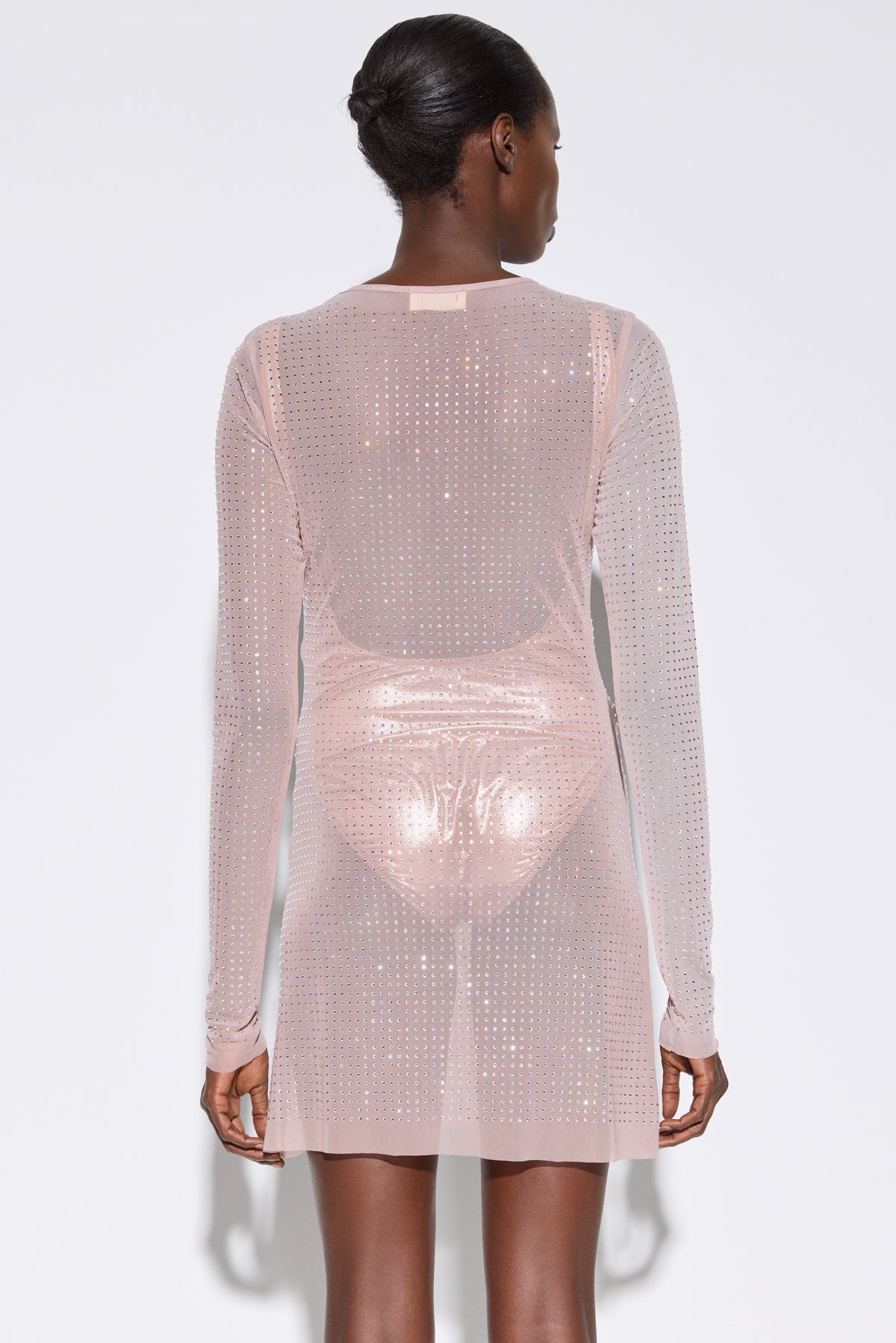 Ungefüttertes Minikleid aus mit Steinen besetztem Tüllstoff