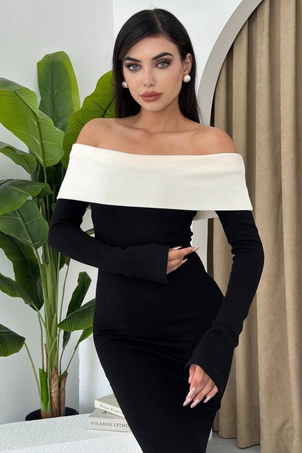 Langes Kleid im Bleistift-Schnitt mit langen Ärmeln