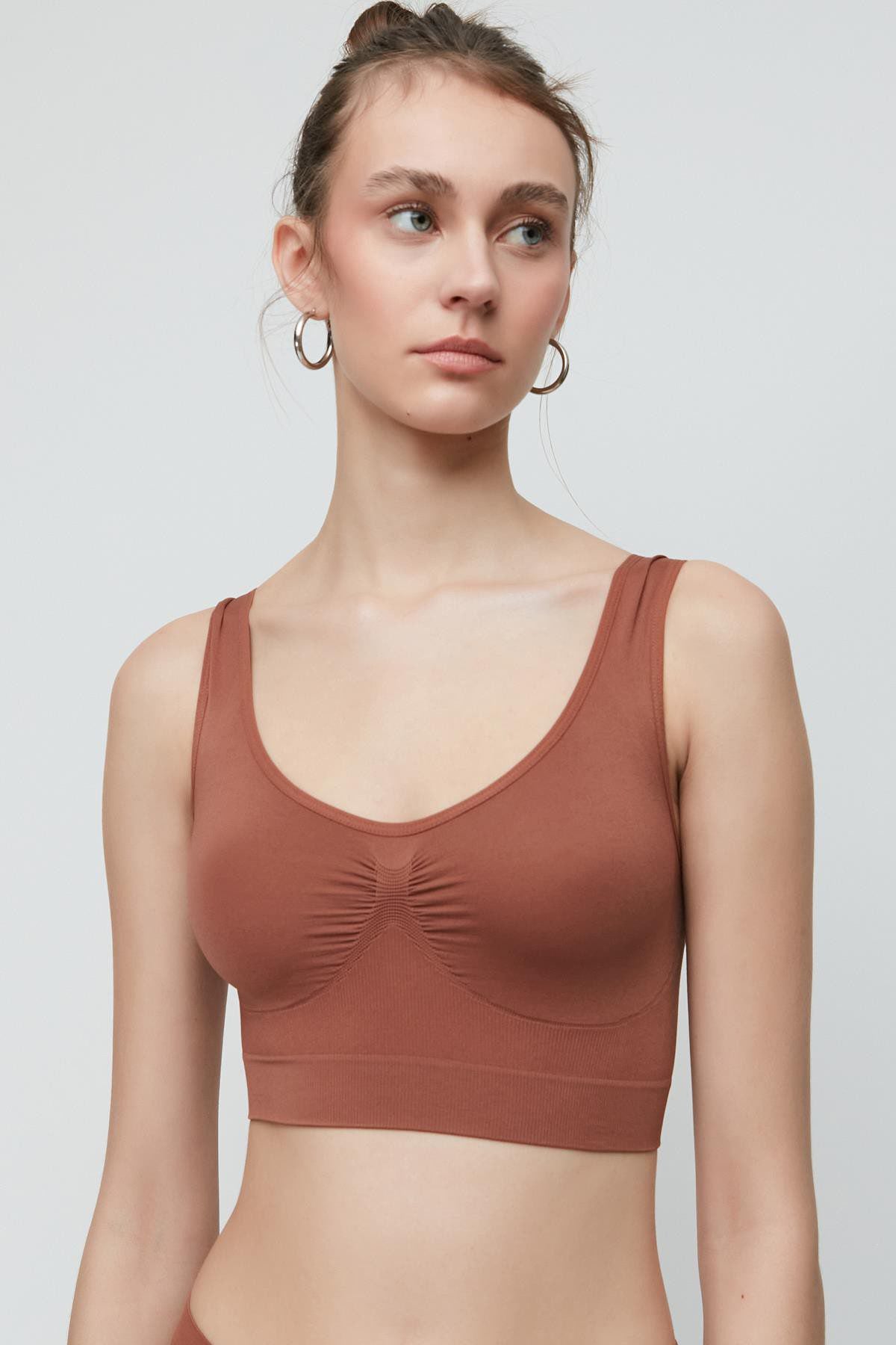 Nahtloses Bustier mit breiten Trägern