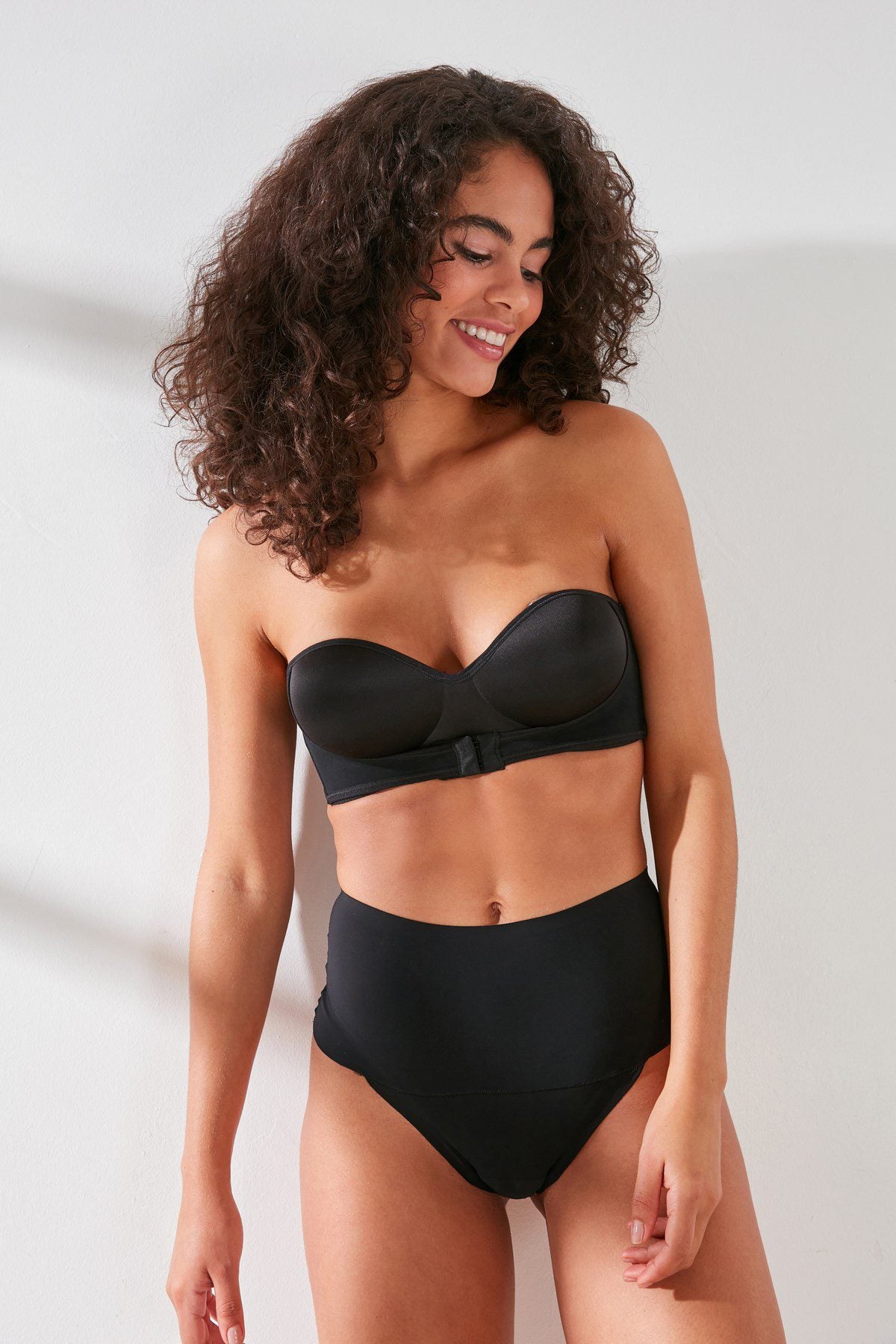 Damen High-Waisted Laser Cut String