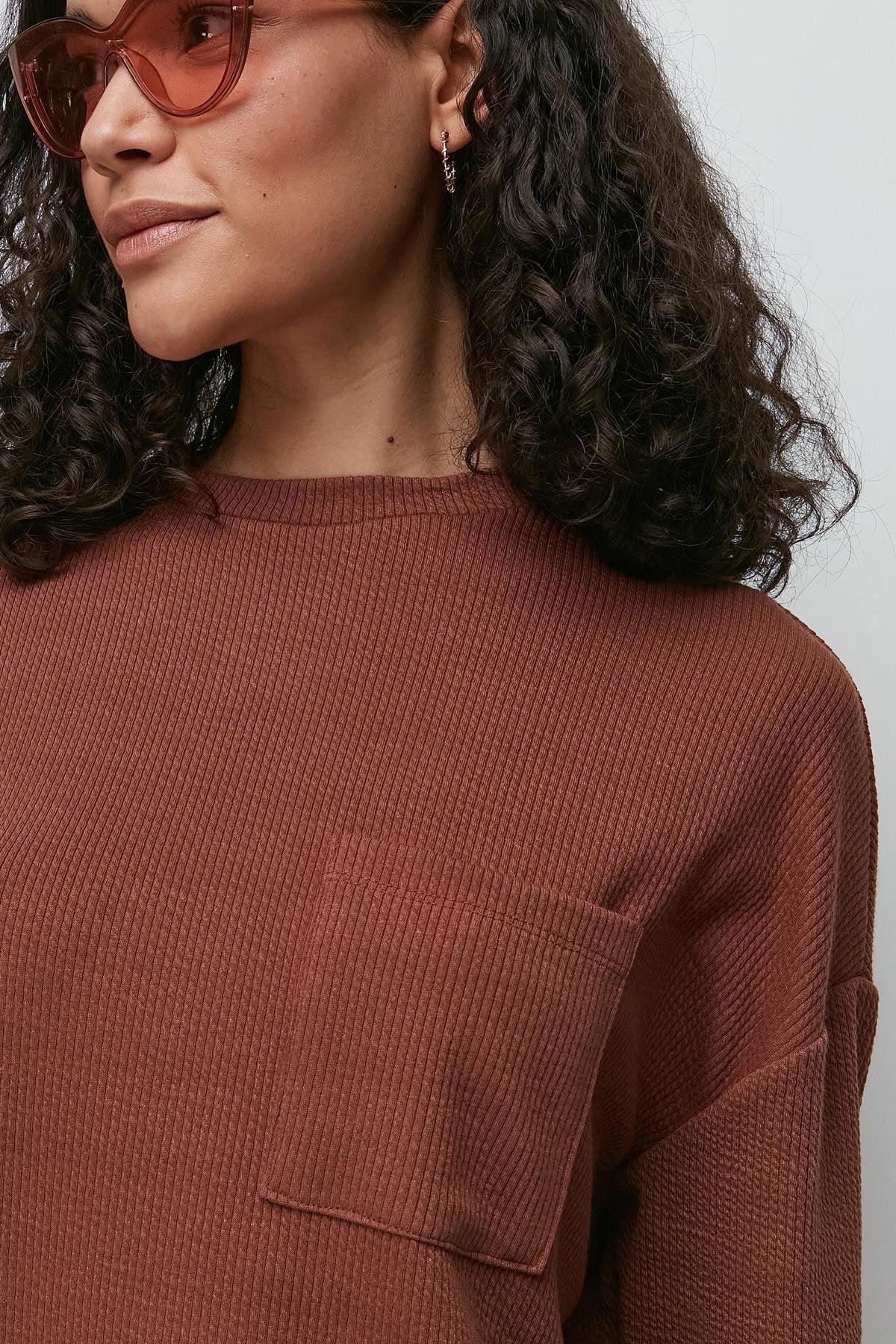 Taschen-T-Shirt und Schlaghosen-Set
