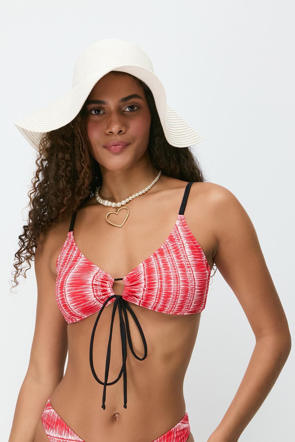Vorne gebundenes Bikini-Set