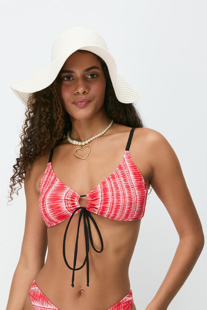 Vorne gebundenes Bikini-Set