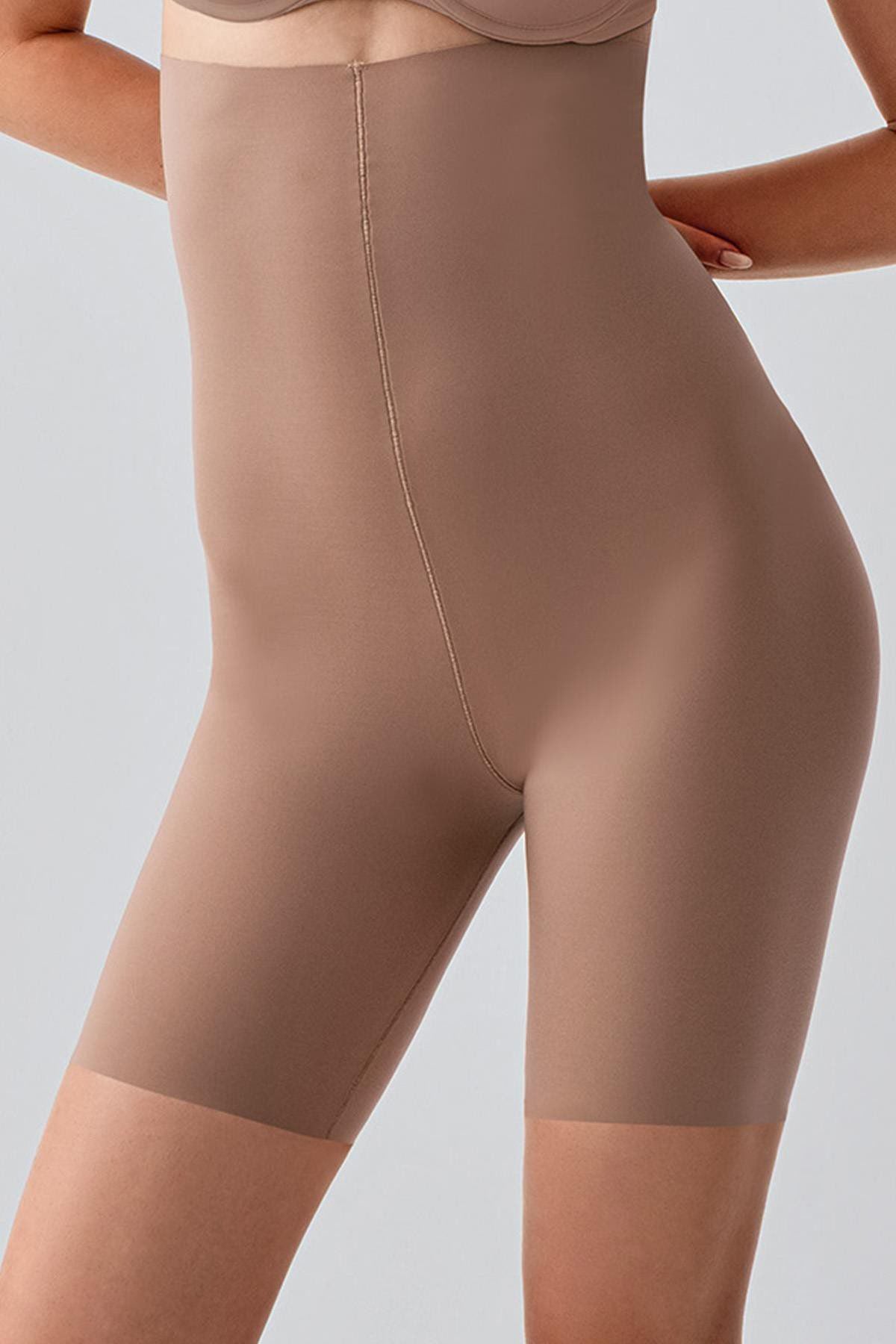 Nahtlose Ultra-Hoch-Taillen-Laser-Cut-Form-Shorts C19210 Beige