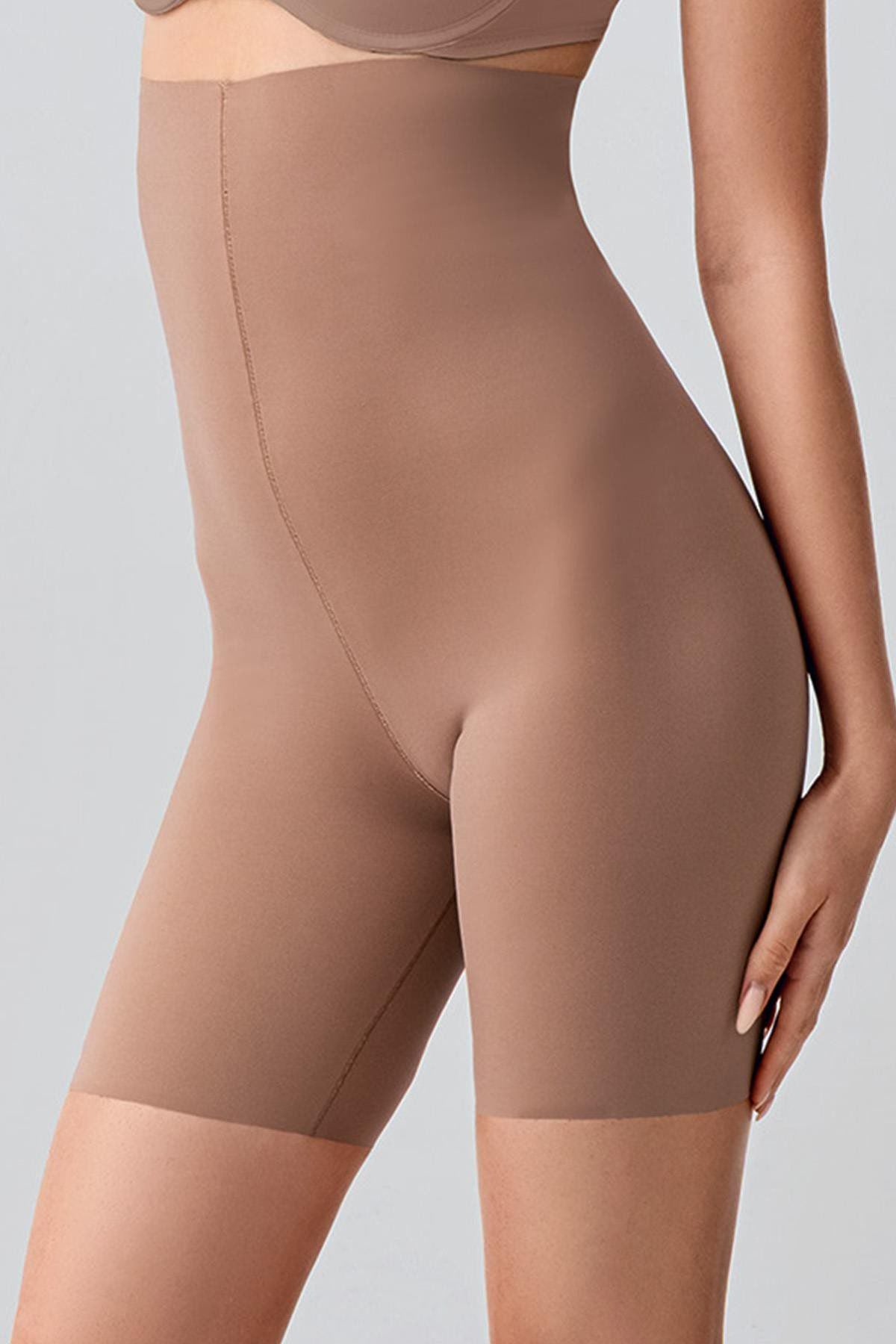 Nahtlose Ultra-Hoch-Taillen-Laser-Cut-Form-Shorts C19210 Beige