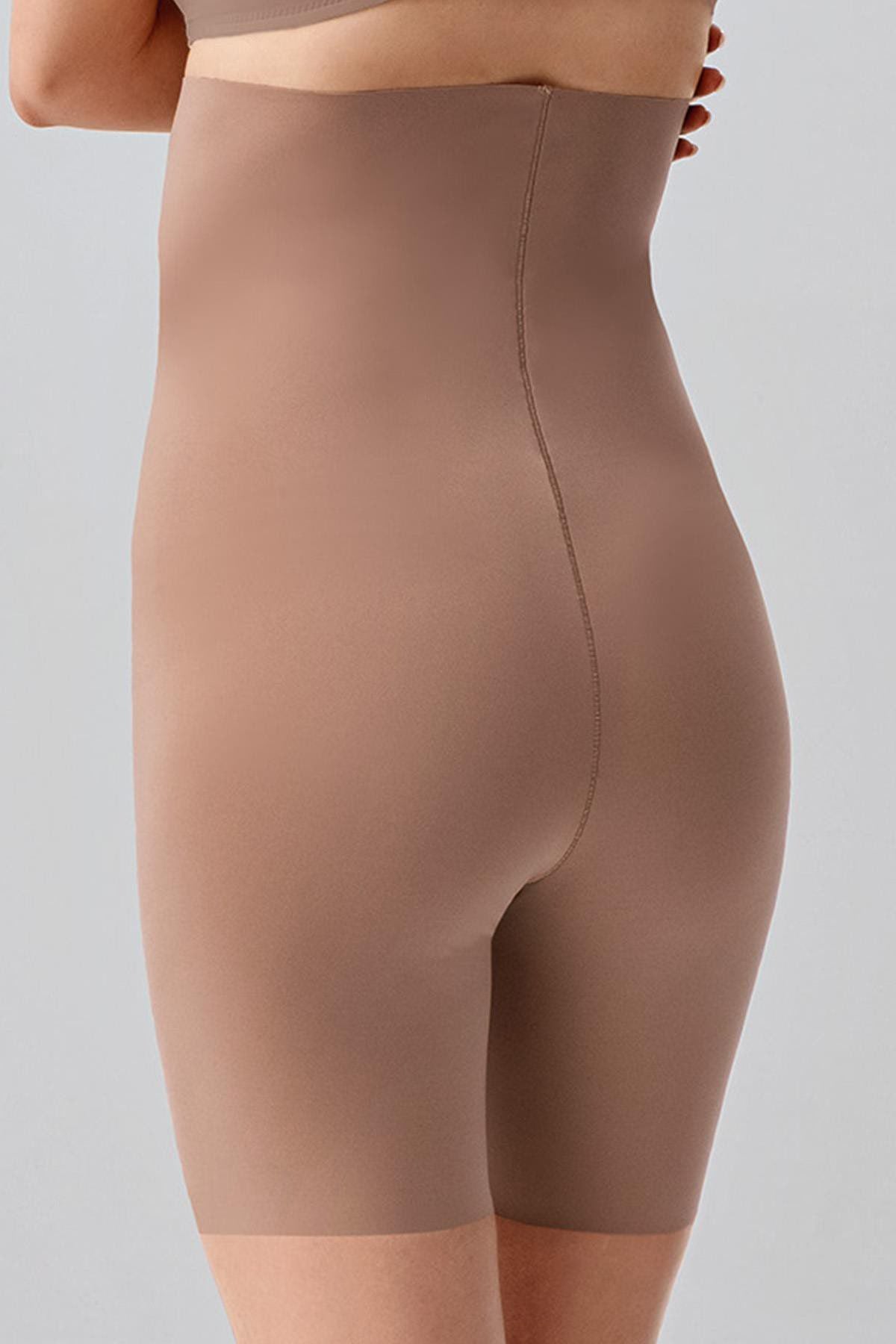 Nahtlose Ultra-Hoch-Taillen-Laser-Cut-Form-Shorts C19210 Beige