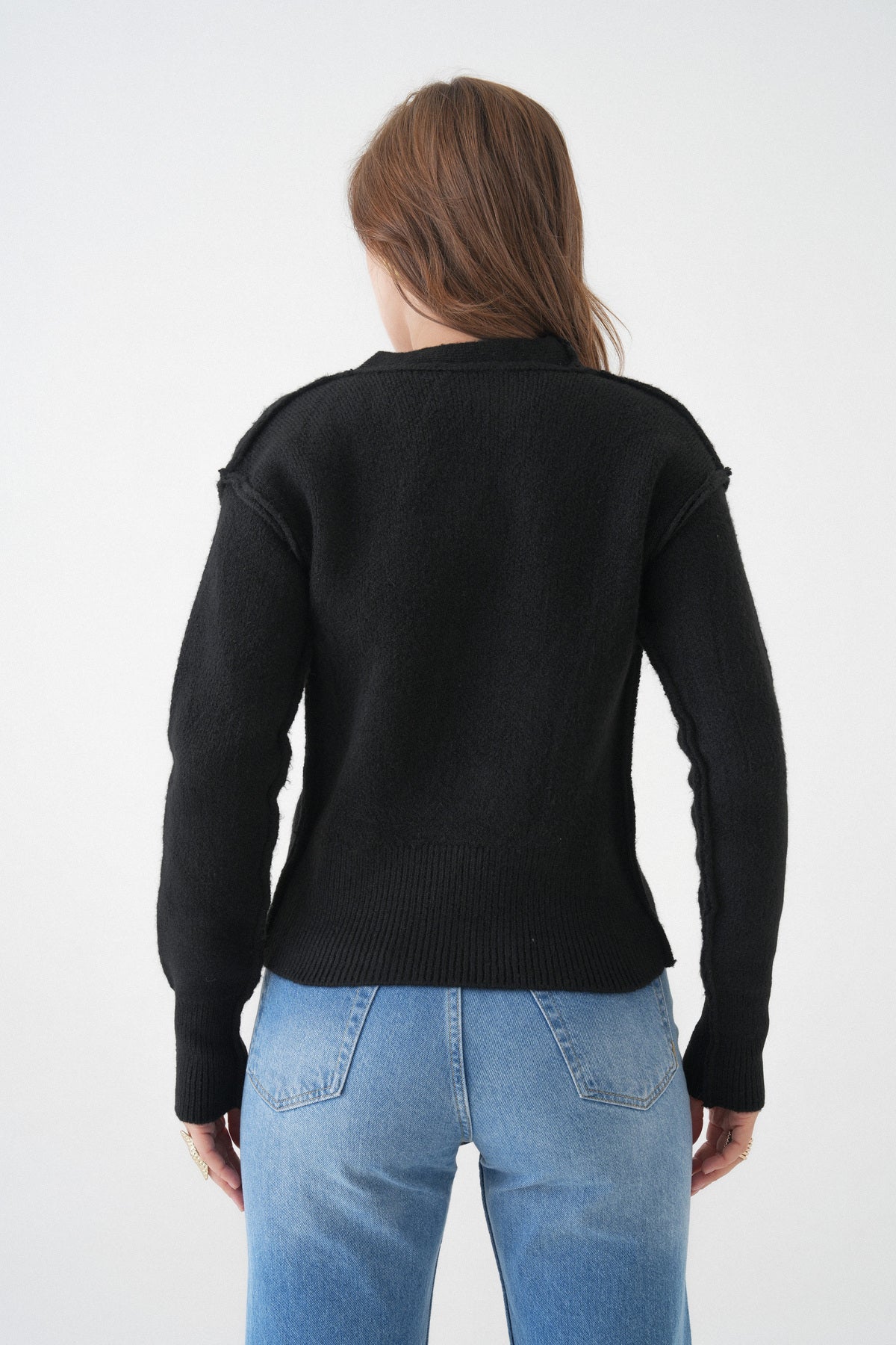 Langärmelige Strickjacke mit einem Knopfdetail