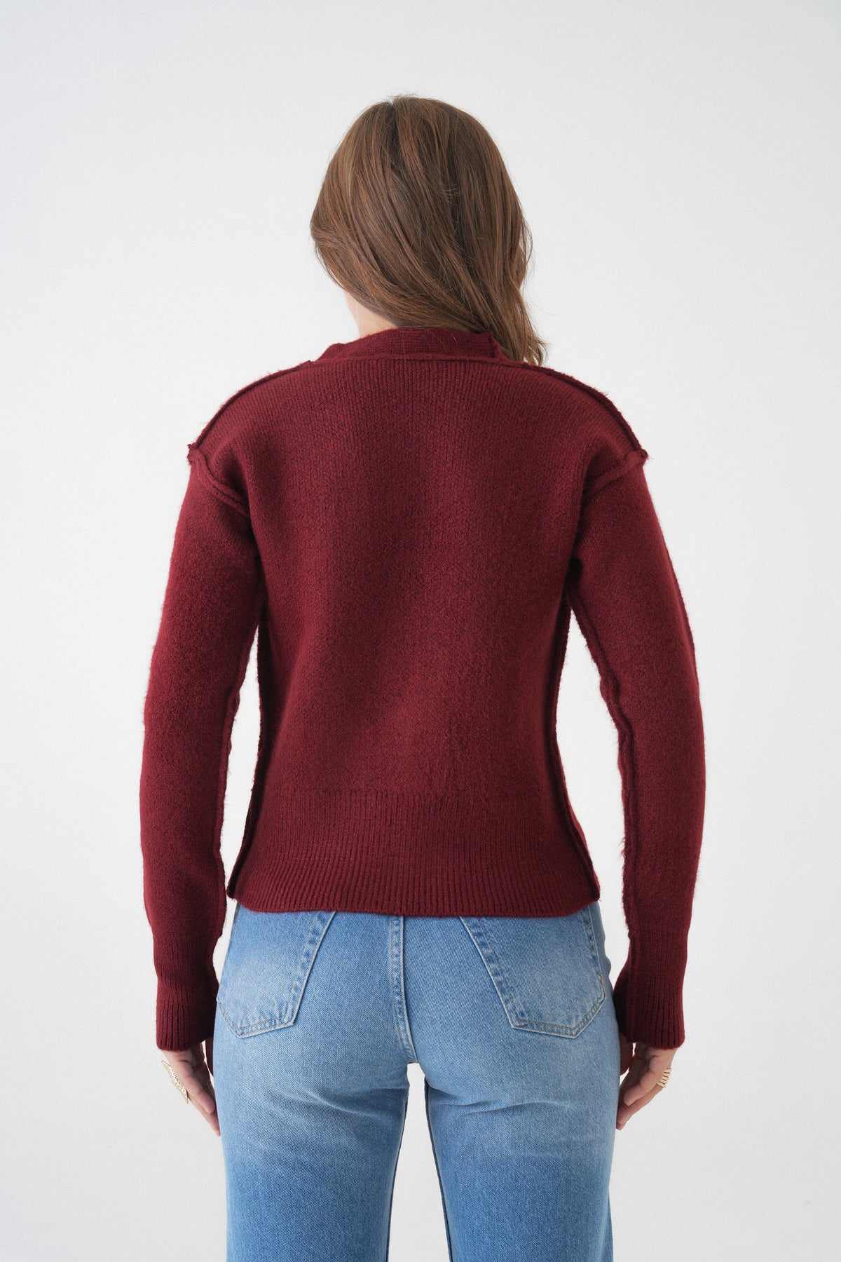 Langärmelige Strickjacke mit einem Knopfdetail