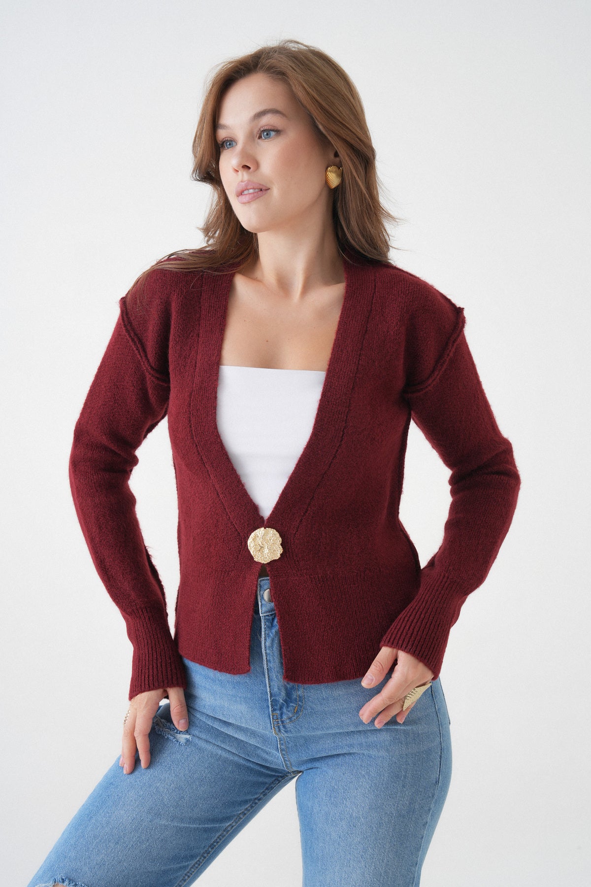 Langärmelige Strickjacke mit einem Knopfdetail