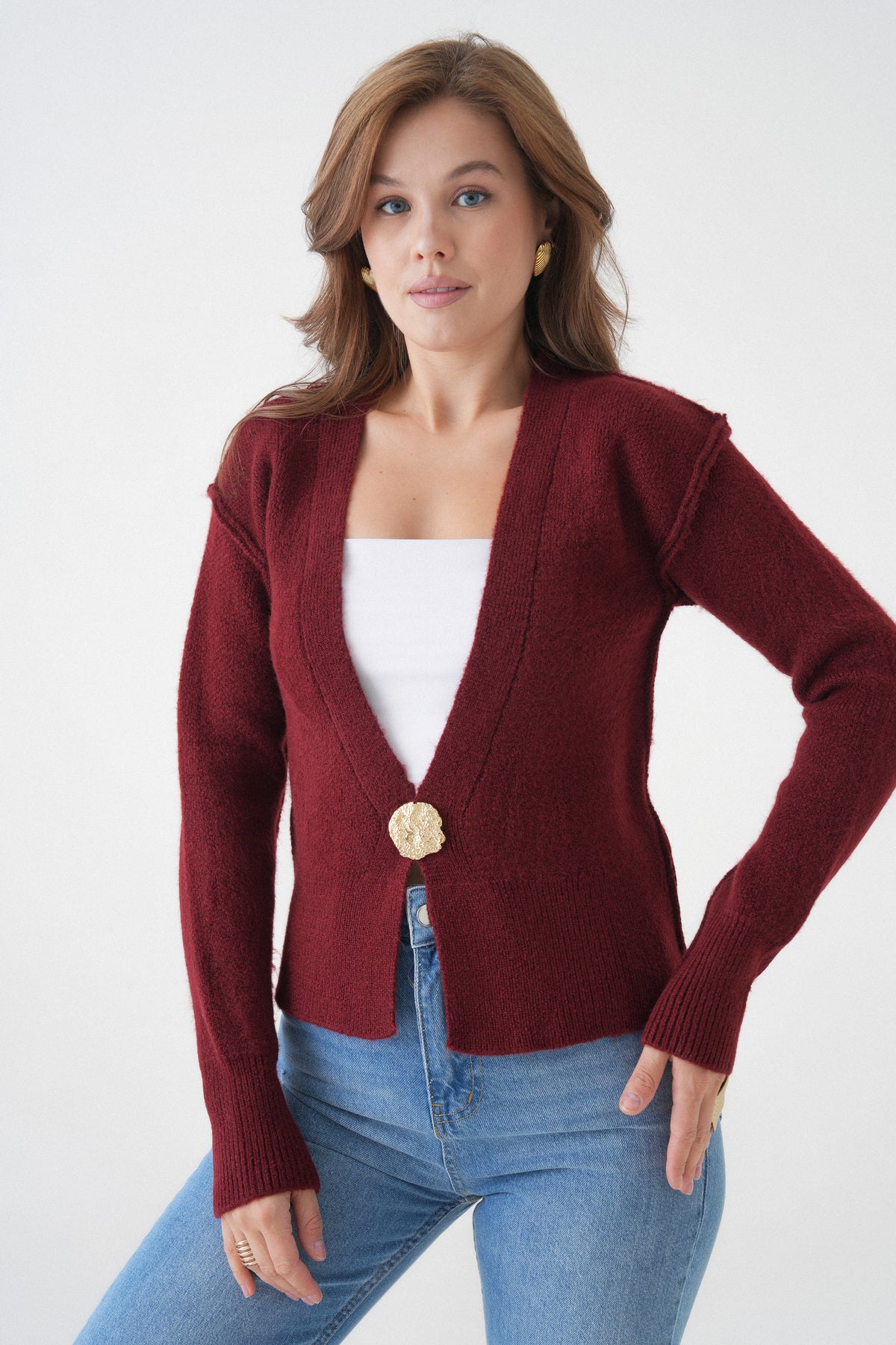 Langärmelige Strickjacke mit einem Knopfdetail