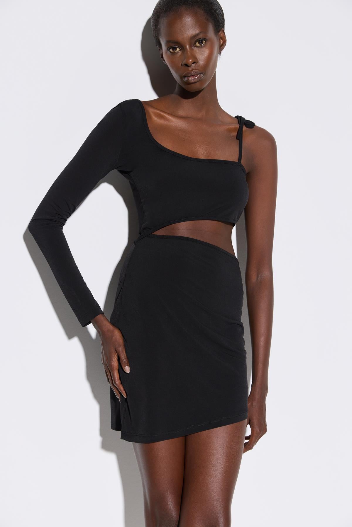 Minikleid mit einem Träger und Bindeband