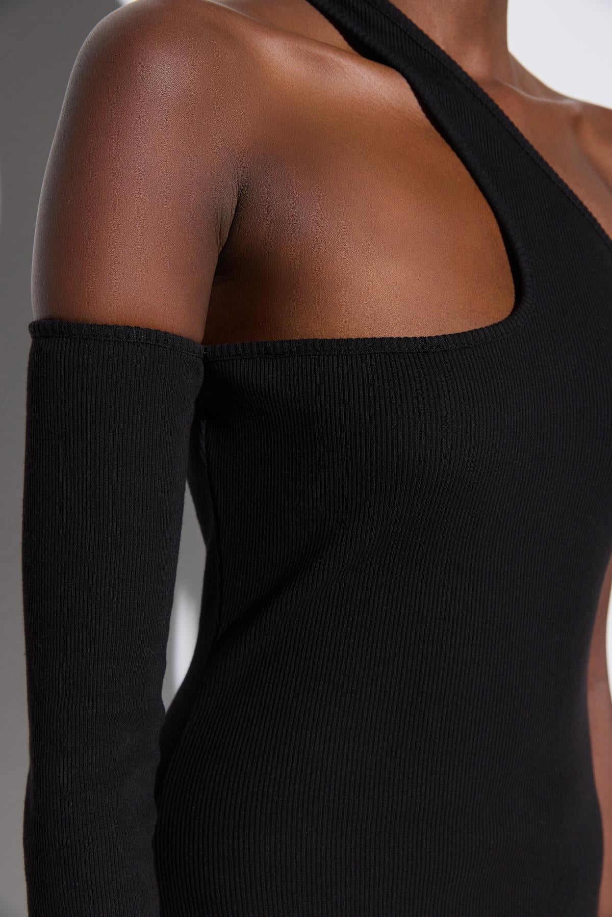 Einärmeliges Kleid