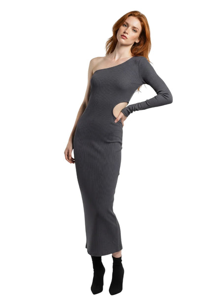 Langes Kleid mit einer Schulter