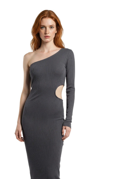 Langes Kleid mit einer Schulter